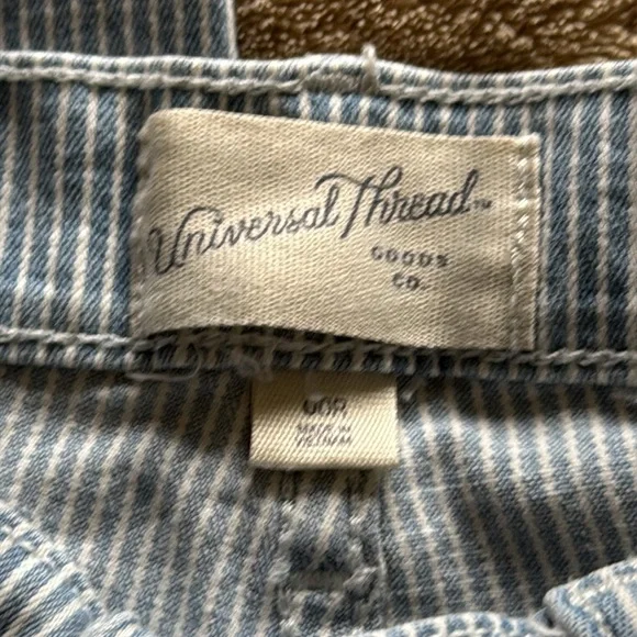 Universal Thread Jeans - Picture 2 of 6